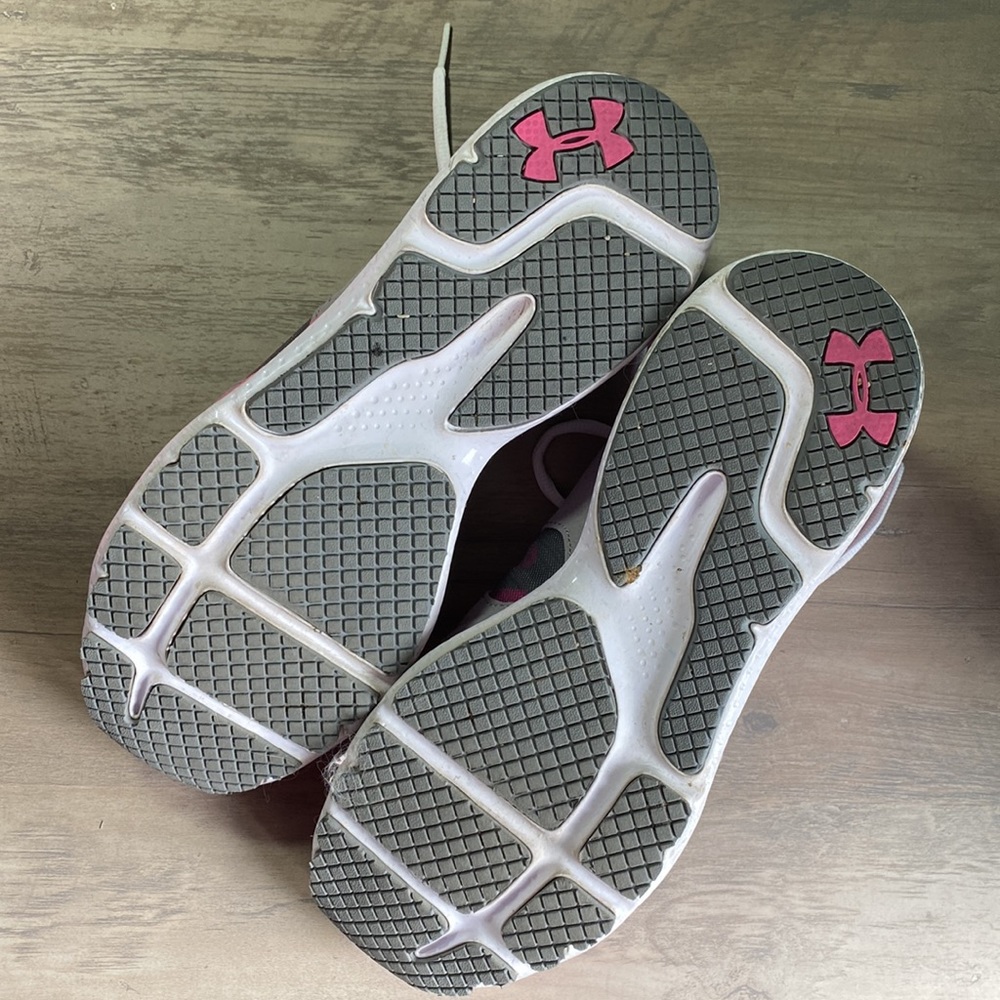 ๐ Under Armour Shoes ๐ - Picture 4 of 4